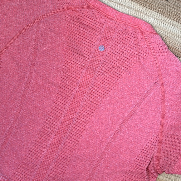 Lululemon short sleeve - Picture 3 of 4